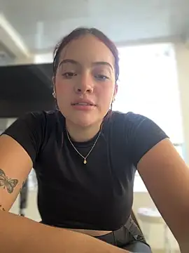 Snapshot of Chloee_Evans1 chatting on March 16, 2025, 9:16 pm Chloee Evans1 online show from March 16, 2025, 9:16 pm