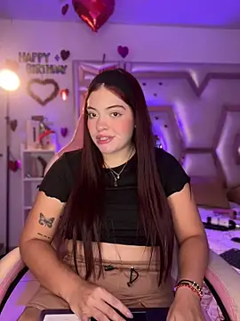 Snapshot of Chloee_Evans1 chatting on February 20, 2025, 1:14 am Chloee Evans1 online show from February 20, 2025, 1:14 am