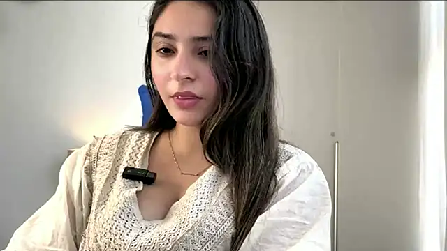 Snapshot of demieliss chatting on April 10, 2026, 9:27 am demieliss online show from April 10, 2026, 9:27 am