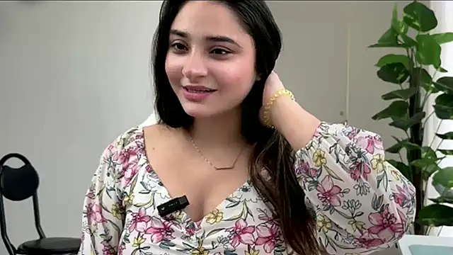 Snapshot of demieliss chatting on April 9, 2026, 8:53 am demieliss online show from April 9, 2026, 8:53 am