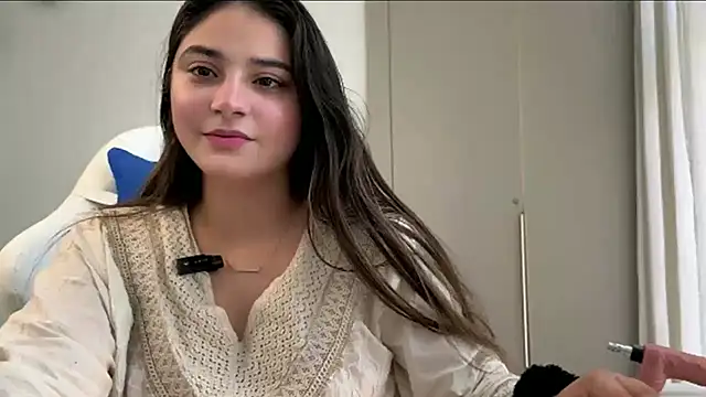 Snapshot of demieliss chatting on April 11, 2026, 9:24 am demieliss online show from April 11, 2026, 9:24 am