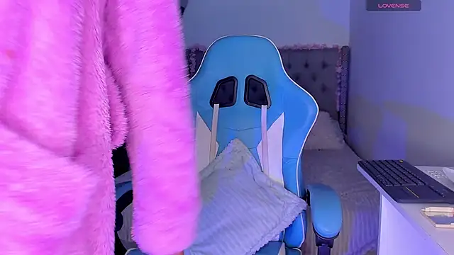 Violet Rost online show from November 6, 2025, 1:48 pm