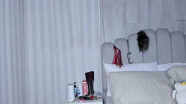 mileyerikson online show from September 25, 2025, 1:00 am