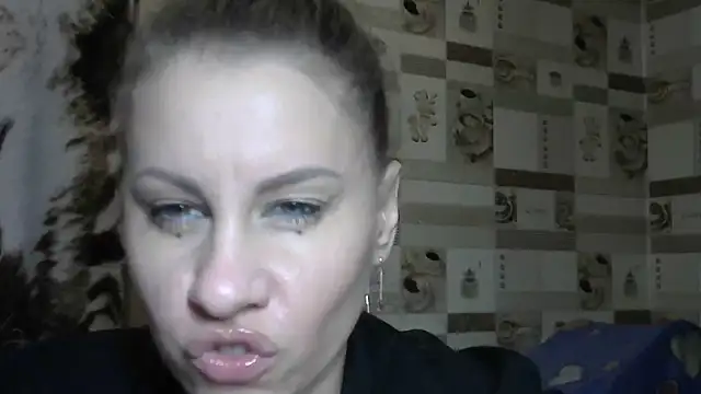 TherestlessKitty online show from November 4, 2025, 10:13 pm