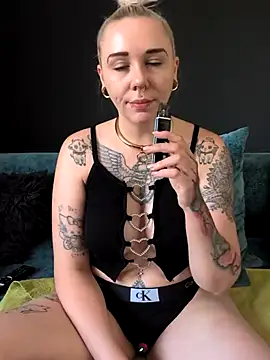 Snapshot of nora_the_strange chatting on June 26, 2026, 10:32 am nora the strange online show from June 26, 2026, 10:32 am