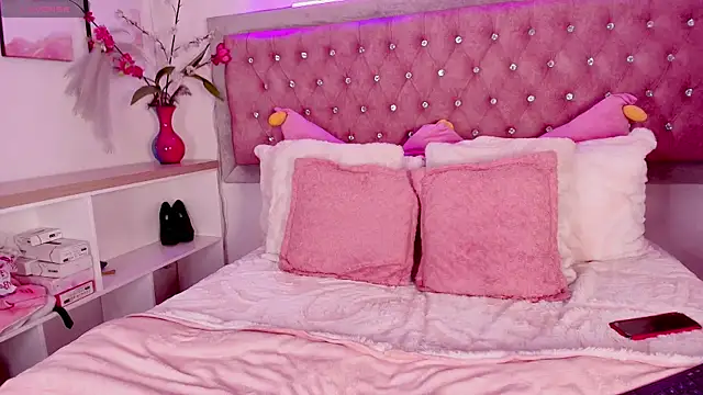 Tayzon Foxxx online show from December 4, 2025, 12:48 pm