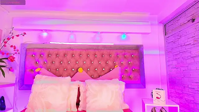 Tayzon Foxxx online show from October 10, 2025, 1:23 pm