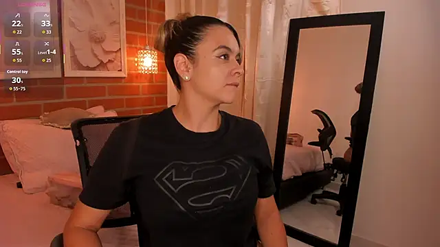 Snapshot of IsabelaSantana chatting on September 13, 2025, 1:38 am IsabelaSantana online show from September 13, 2025, 1:38 am