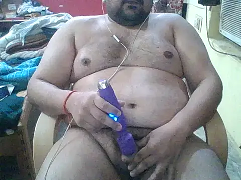 ARYANAVAILABLE online show from May 18, 2026, 11:42 pm