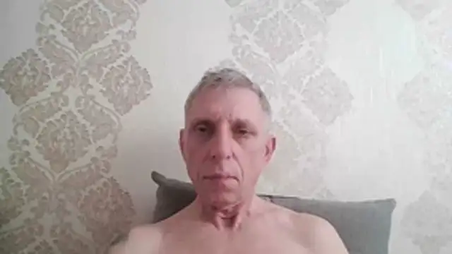 Snapshot of BobbyXRoyal chatting on June 2, 2026, 4:34 am BobbyXRoyal online show from June 2, 2026, 4:34 am