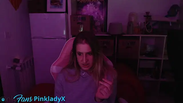 Snapshot of Pinkyladyxxx chatting on January 10, 2025, 7:32 pm Pinkyladyxxx online show from January 10, 2025, 7:32 pm