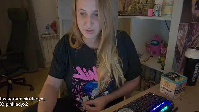 Snapshot of Pinkyladyxxx chatting on November 4, 2025, 5:39 pm Pinkyladyxxx online show from November 4, 2025, 5:39 pm