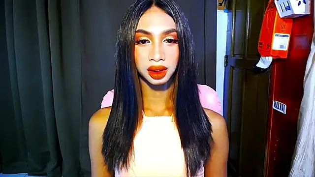 Snapshot of PrettyLatiina chatting on October 31, 2025, 6:32 am PrettyLatiina online show from October 31, 2025, 6:32 am