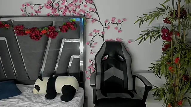 Snapshot of Black_Rose2 chatting on September 19, 2025, 11:36 am Black Rose2 online show from September 19, 2025, 11:36 am