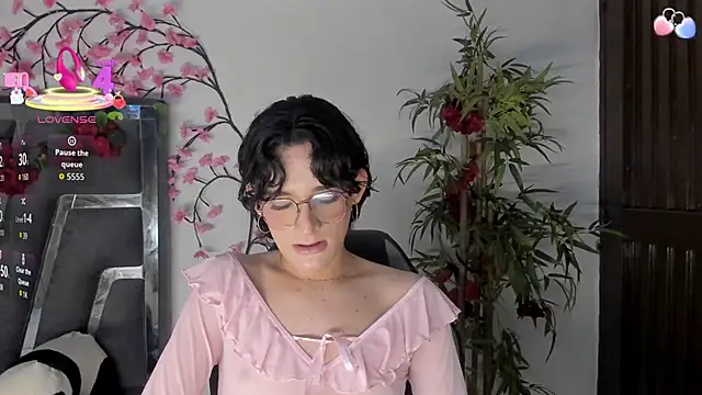 Snapshot of Black_Rose2 chatting on September 24, 2025, 12:11 pm Black Rose2 online show from September 24, 2025, 12:11 pm