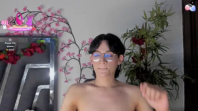 Snapshot of Black_Rose2 chatting on September 28, 2025, 12:01 pm Black Rose2 online show from September 28, 2025, 12:01 pm