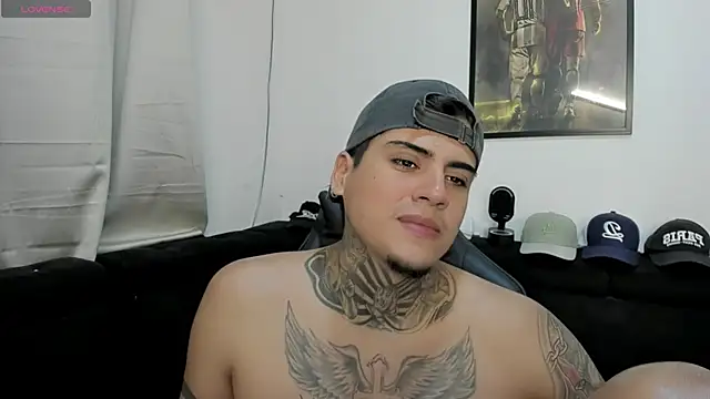 Snapshot of mad_maxxx2 chatting on October 27, 2025, 12:11 am mad maxxx2 online show from October 27, 2025, 12:11 am