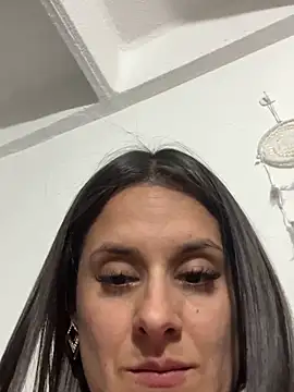 Snapshot of Alice_milf_ chatting on October 19, 2025, 6:05 am Alice milf online show from October 19, 2025, 6:05 am