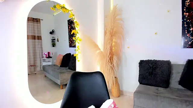 chantall smith online show from October 8, 2025, 1:45 pm