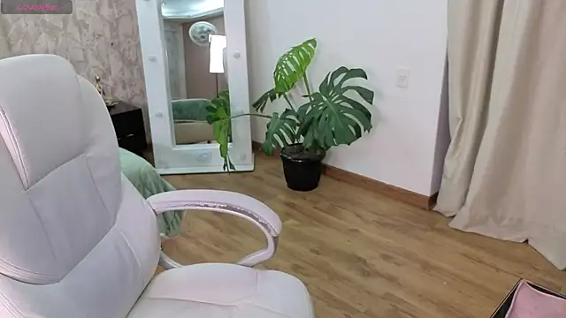 loly marce online show from November 24, 2025, 8:31 pm