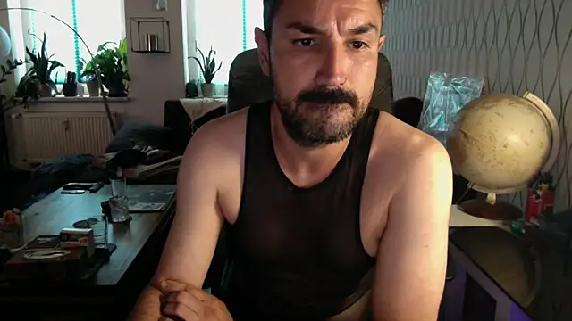 Snapshot of tomz0819 chatting on July 6, 2026, 12:34 pm tomz0819 online show from July 6, 2026, 12:34 pm