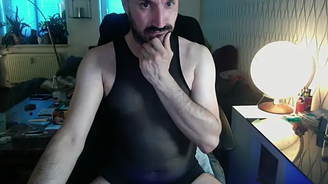 Snapshot of tomz0819 chatting on June 19, 2026, 4:18 am tomz0819 online show from June 19, 2026, 4:18 am