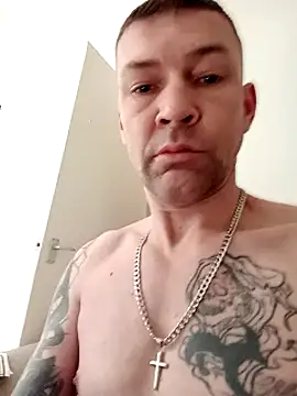 Snapshot of GlAsGoW83 chatting on February 27, 2025, 4:21 pm GlAsGoW83 online show from February 27, 2025, 4:21 pm