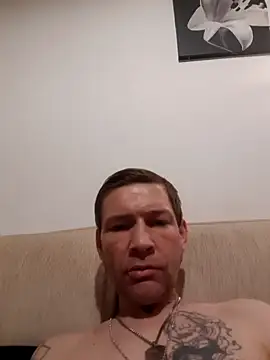 Snapshot of GlAsGoW83 chatting on February 6, 2025, 1:16 am GlAsGoW83 online show from February 6, 2025, 1:16 am