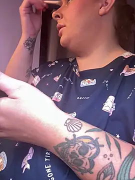 Snapshot of lairarose chatting on October 29, 2025, 1:32 pm lairarose online show from October 29, 2025, 1:32 pm