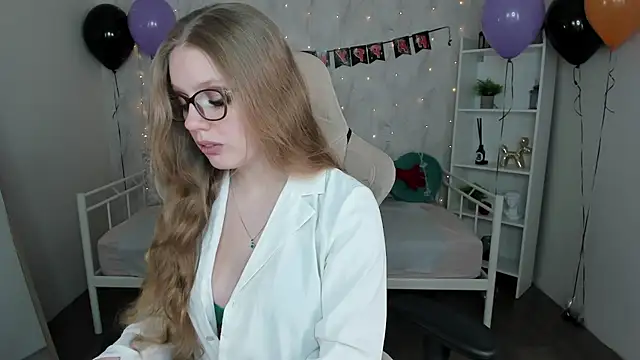 Snapshot of Polly__Cutie chatting on November 4, 2025, 5:33 am Polly Cutie online show from November 4, 2025, 5:33 am