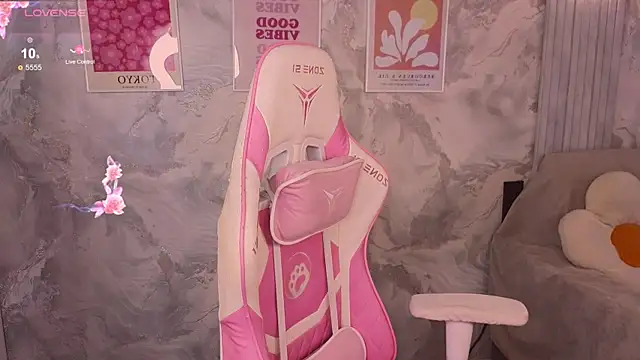 Snapshot of angel_with_flowers chatting on March 6, 2025, 5:14 am angel with flowers online show from March 6, 2025, 5:14 am