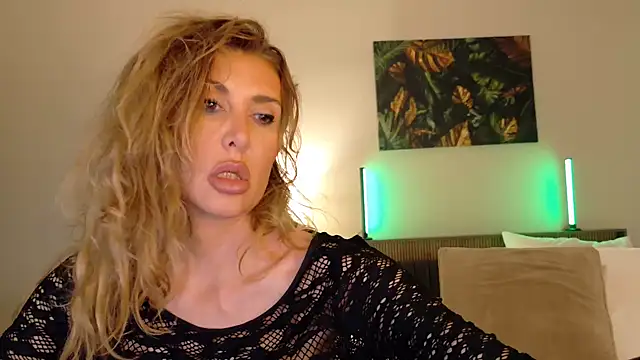 joycesilver online show from October 1, 2025, 11:14 am