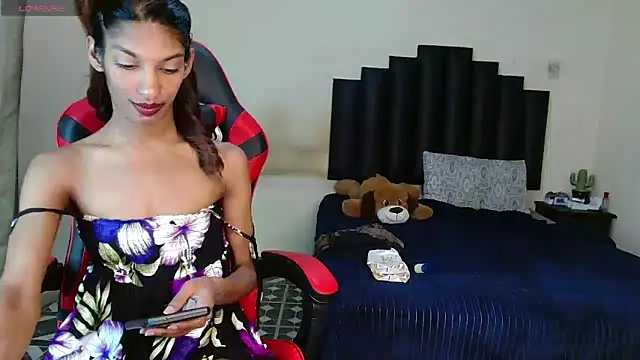 Snapshot of Silkylicious chatting on November 28, 2025, 1:28 am Silkylicious online show from November 28, 2025, 1:28 am