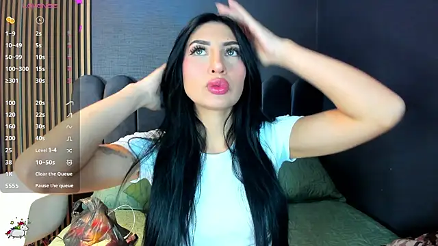 Nicolette ks  online show from December 4, 2025, 3:38 am