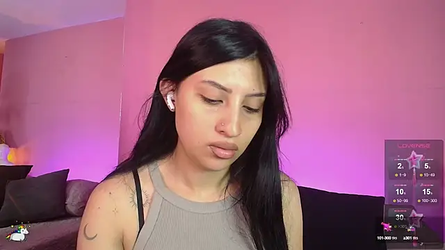 Snapshot of Nicolette_ks_ chatting on January 7, 2025, 1:14 pm Nicolette ks online show from January 7, 2025, 1:14 pm