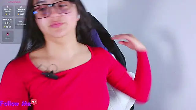 scarlleth  online show from February 6, 2026, 12:45 pm