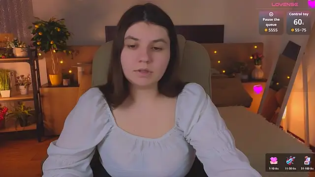 Viola  Shy online show from April 21, 2026, 2:25 am