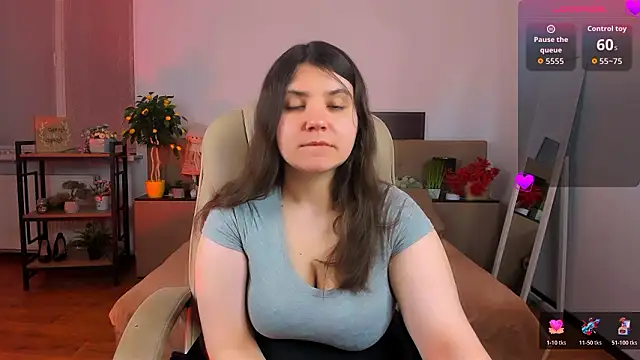 Viola  Shy online show from February 18, 2026, 8:49 pm