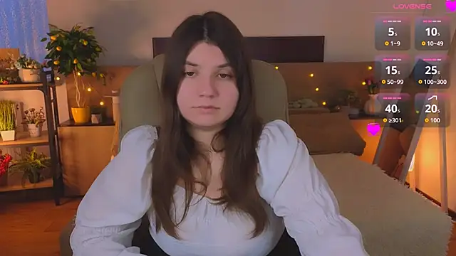 Viola  Shy online show from April 21, 2026, 2:51 am