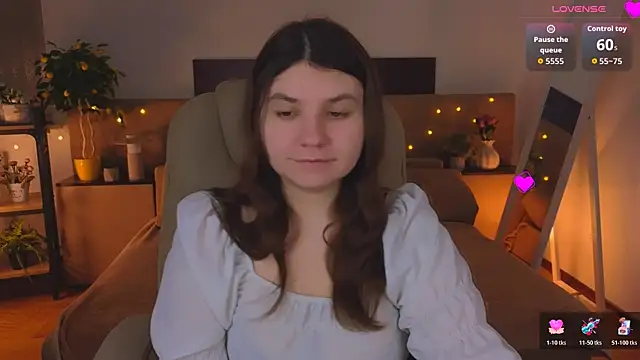 Viola  Shy online show from April 3, 2026, 8:15 pm