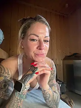 Snapshot of Tatjana_Sue chatting on April 4, 2026, 4:02 pm Tatjana Sue online show from April 4, 2026, 4:02 pm