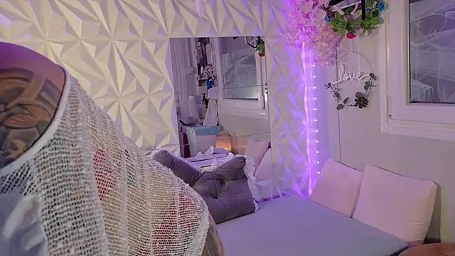 Snapshot of Tatjana_Sue chatting on March 31, 2026, 6:10 pm Tatjana Sue online show from March 31, 2026, 6:10 pm