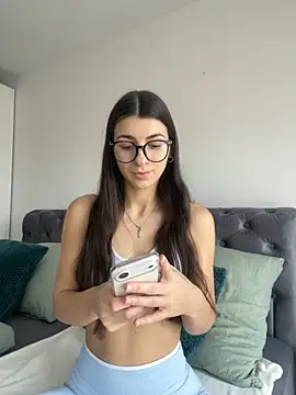 Wildberry  online show from February 10, 2026, 12:59 pm