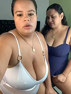 Snapshot of twocurvylatins chatting on July 6, 2026, 10:22 am twocurvylatins online show from July 6, 2026, 10:22 am