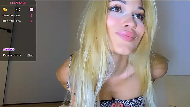 StephanyLuxe online show from July 1, 2026, 1:39 am