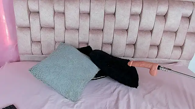 Snapshot of Emma_Evelyn chatting on February 3, 2026, 7:52 pm Emma Evelyn online show from February 3, 2026, 7:52 pm