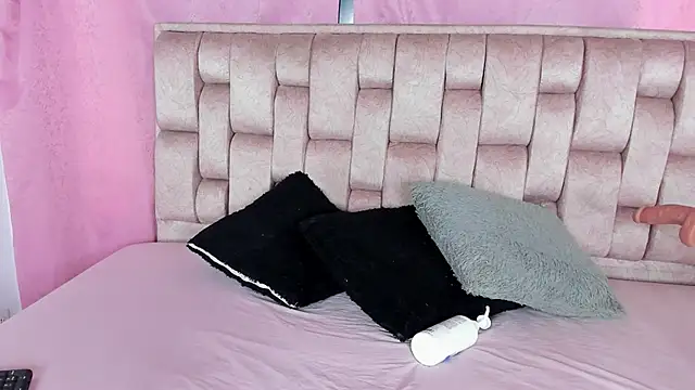 Emma Evelyn online show from November 29, 2025, 7:36 pm