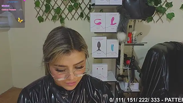 Snapshot of Sweett_Mollyy chatting on March 2, 2025, 11:06 pm Sweett Mollyy online show from March 2, 2025, 11:06 pm