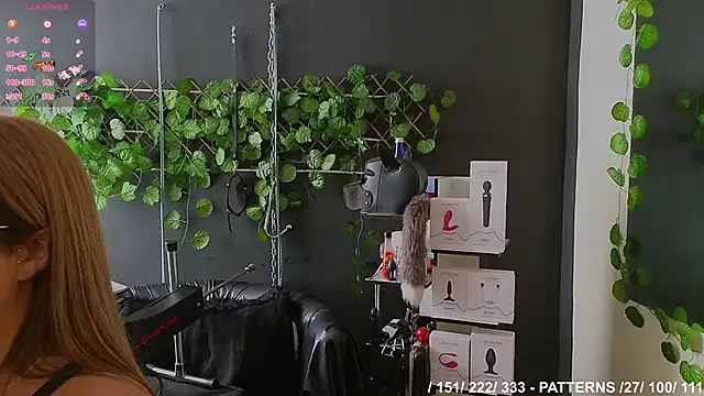 Snapshot of Sweett_Mollyy chatting on October 16, 2025, 7:33 pm Sweett Mollyy online show from October 16, 2025, 7:33 pm