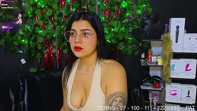 Snapshot of Sweett_Mollyy chatting on March 3, 2026, 11:56 pm Sweett Mollyy online show from March 3, 2026, 11:56 pm